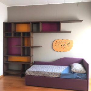 Libreria attrezzata con Divano letto